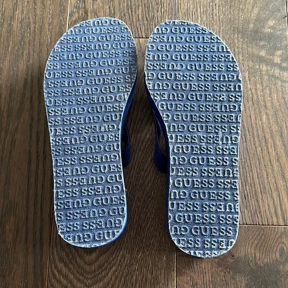 Guess Flip Flops - Picture 2 of 2
